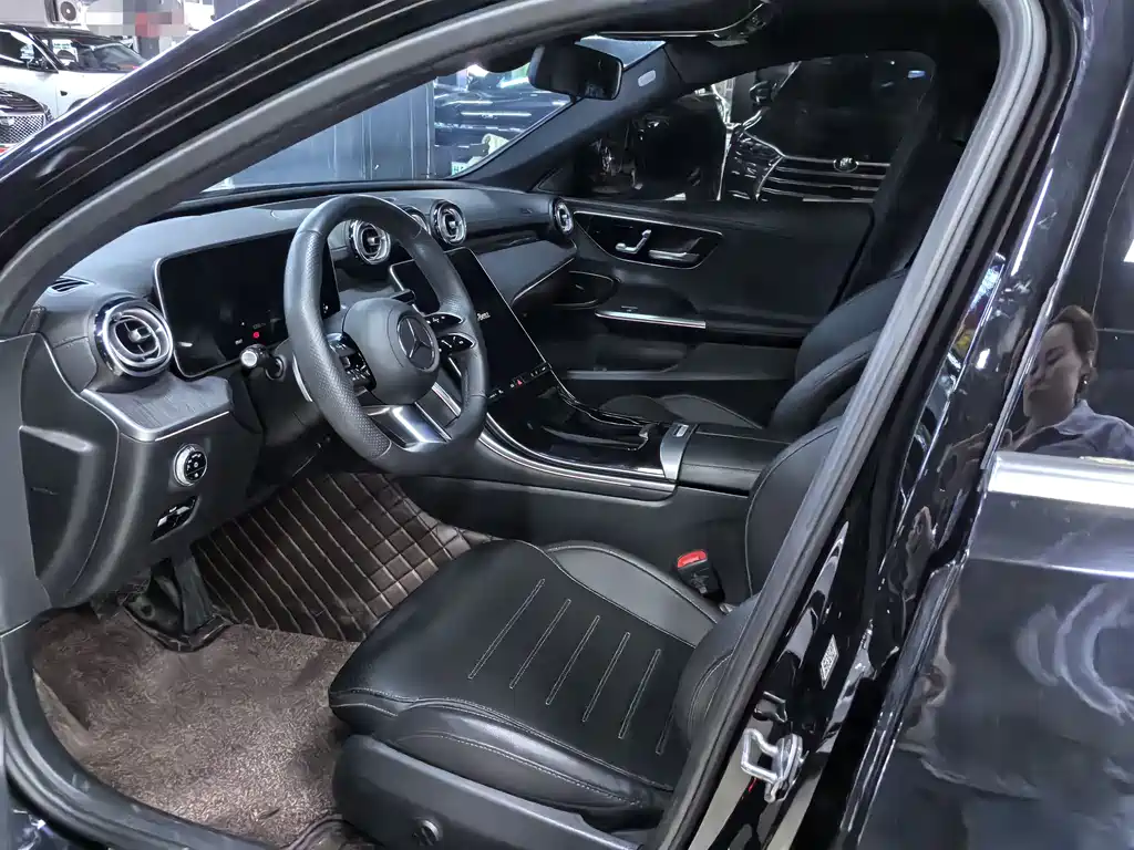 Mercedes-Benz C-Class 2023 — фото 6