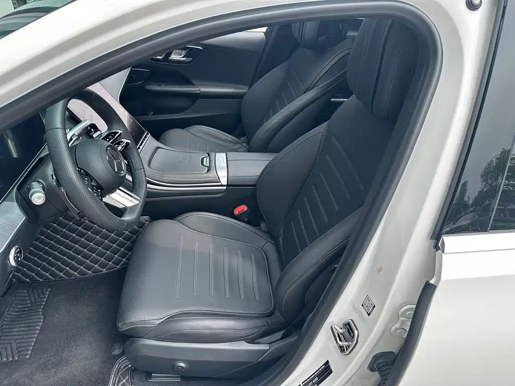 Mercedes-Benz C-Class 2024 — фото 13