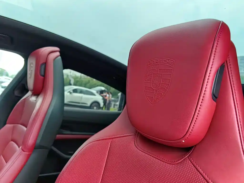 Porsche Taycan 2021 — фото 13