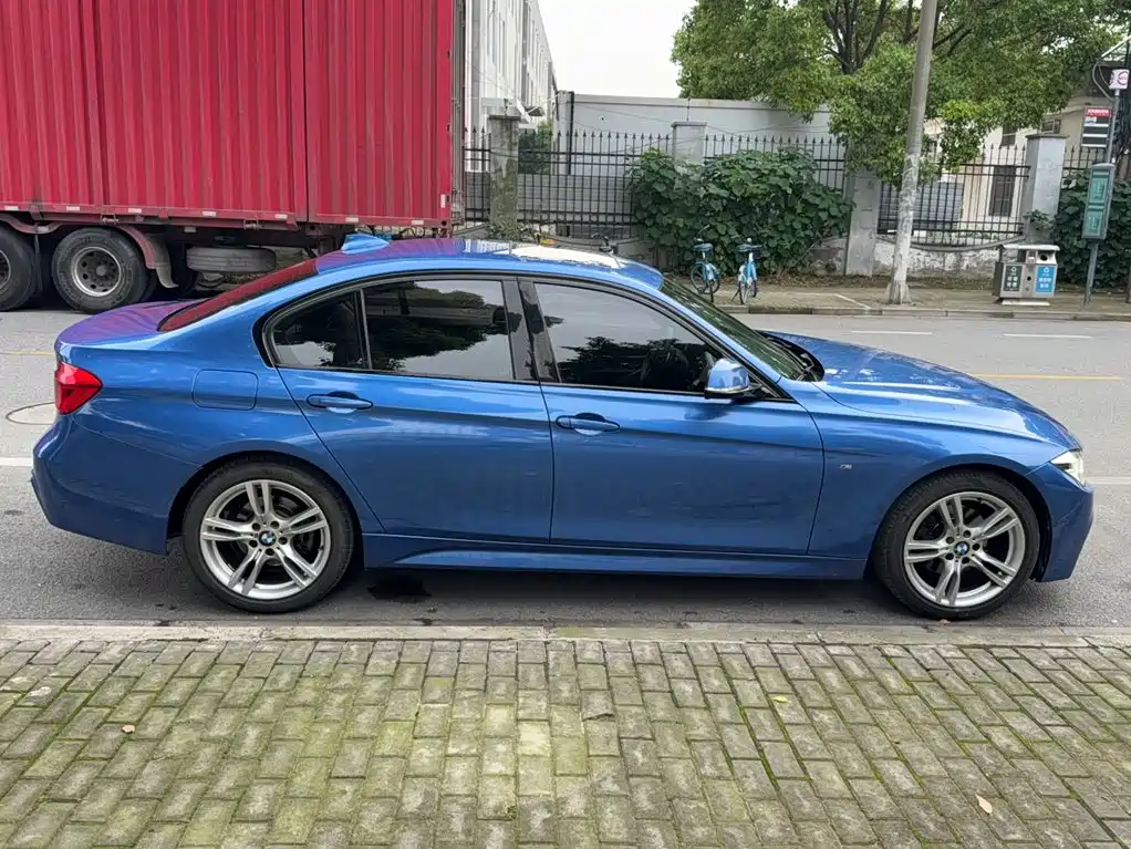 BMW 3 Series 2018 — фото 9