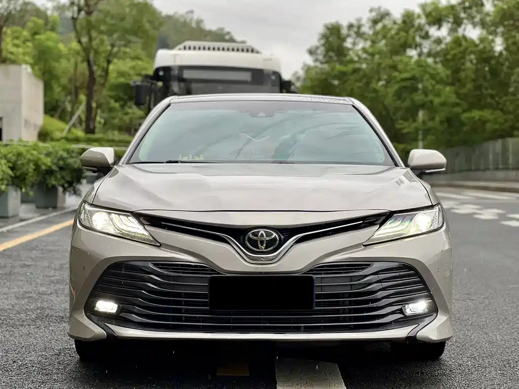 Toyota Camry 2019 — фото 2