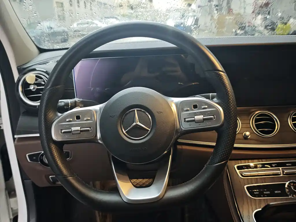 Mercedes-Benz E-Class 2020 — фото 14