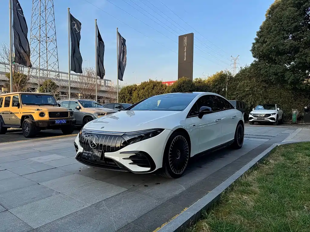 Mercedes-Benz EQS AMG 2026 — фото 2