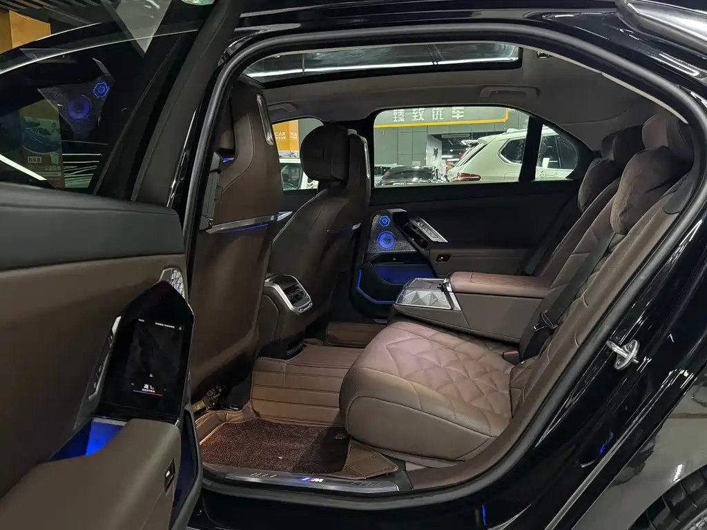 BMW 7 Series 2023 — фото 17