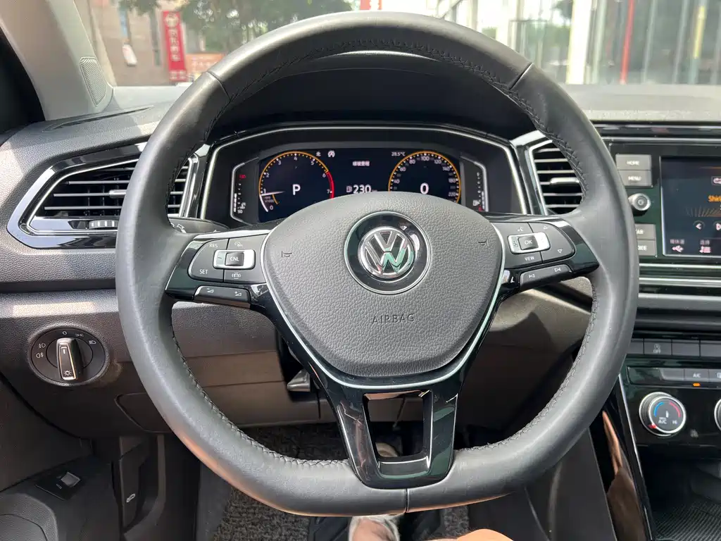 Volkswagen T-Roc 2020 — фото 10