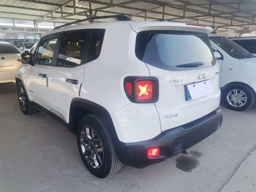 Jeep Renegade 2017 — фото 21