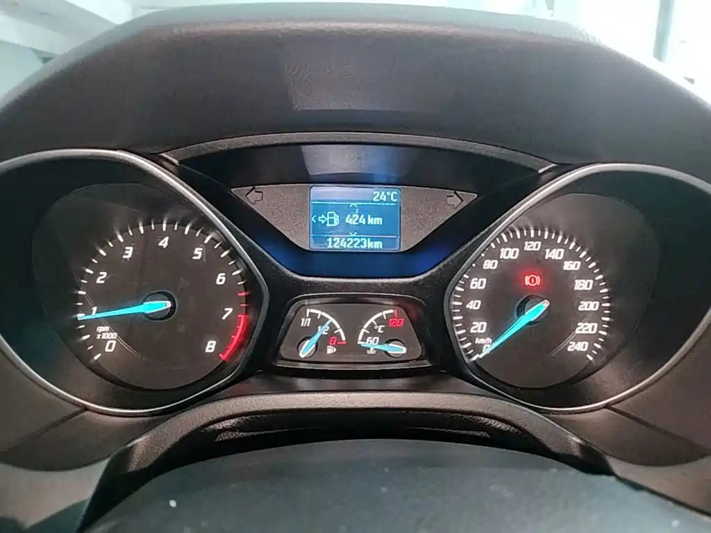 Ford Focus 2015 — фото 12