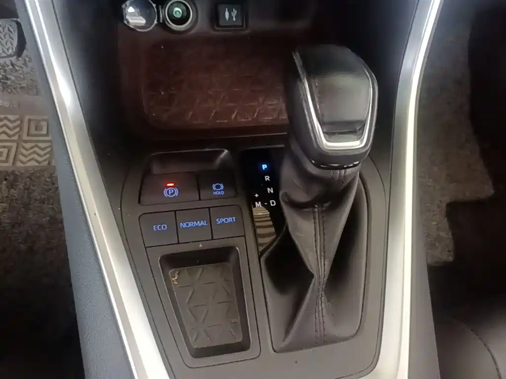 Toyota RAV4 2020 — фото 14