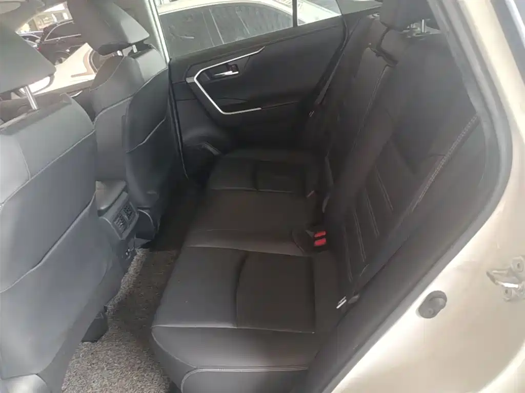 Toyota RAV4 2020 — фото 17