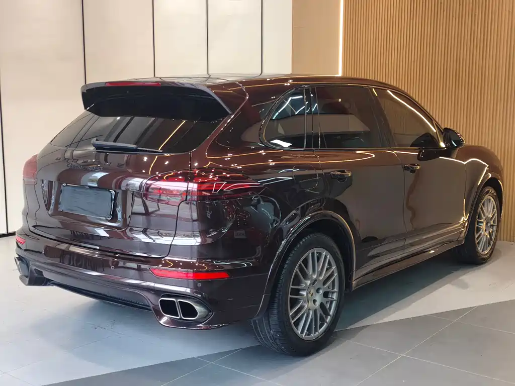 Porsche Cayenne 2017 — фото 18