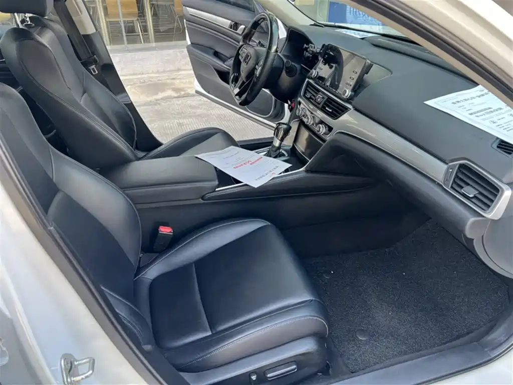 Honda Accord 2018 — фото 14