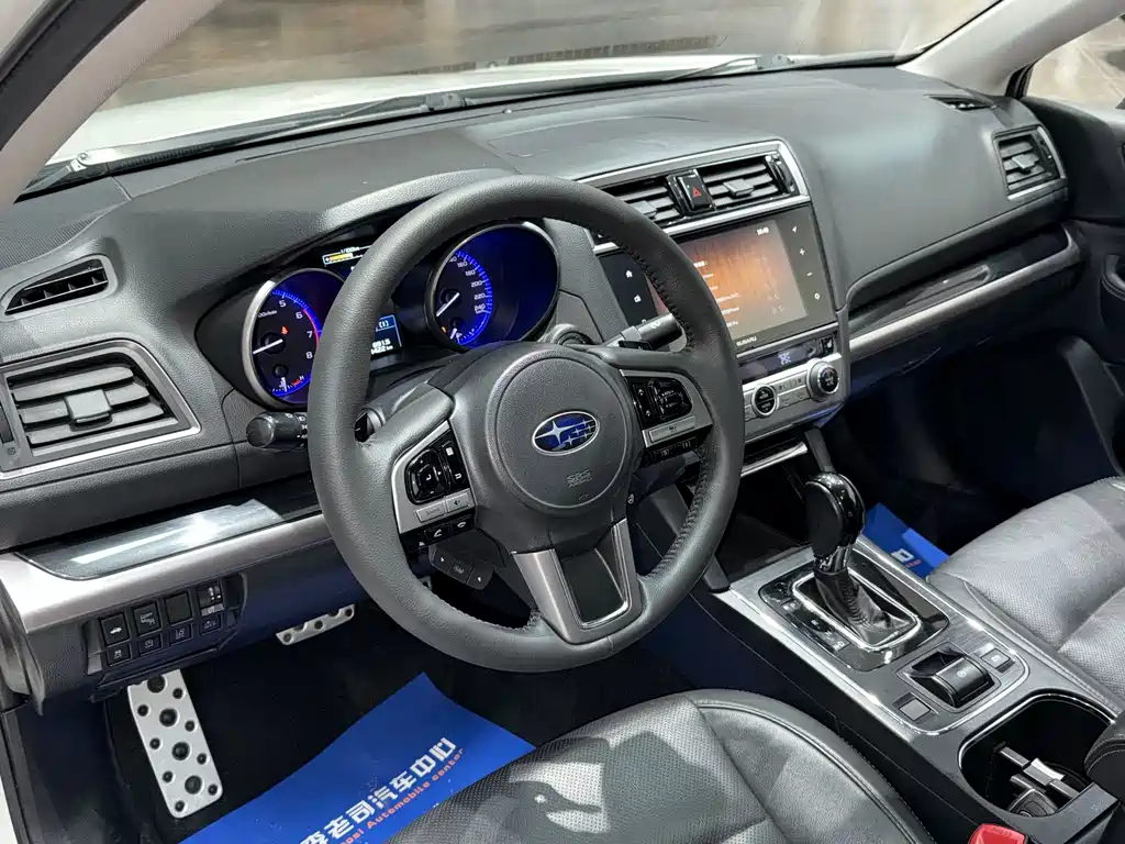 Subaru Legacy 2018 — фото 9
