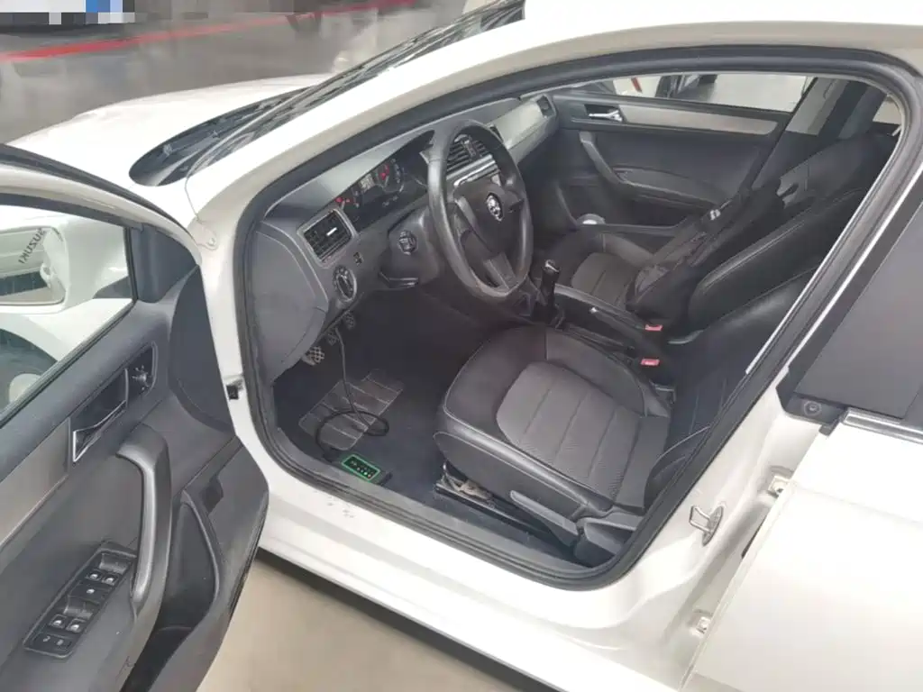 Skoda Rapid Spaceback 2015 — фото 16