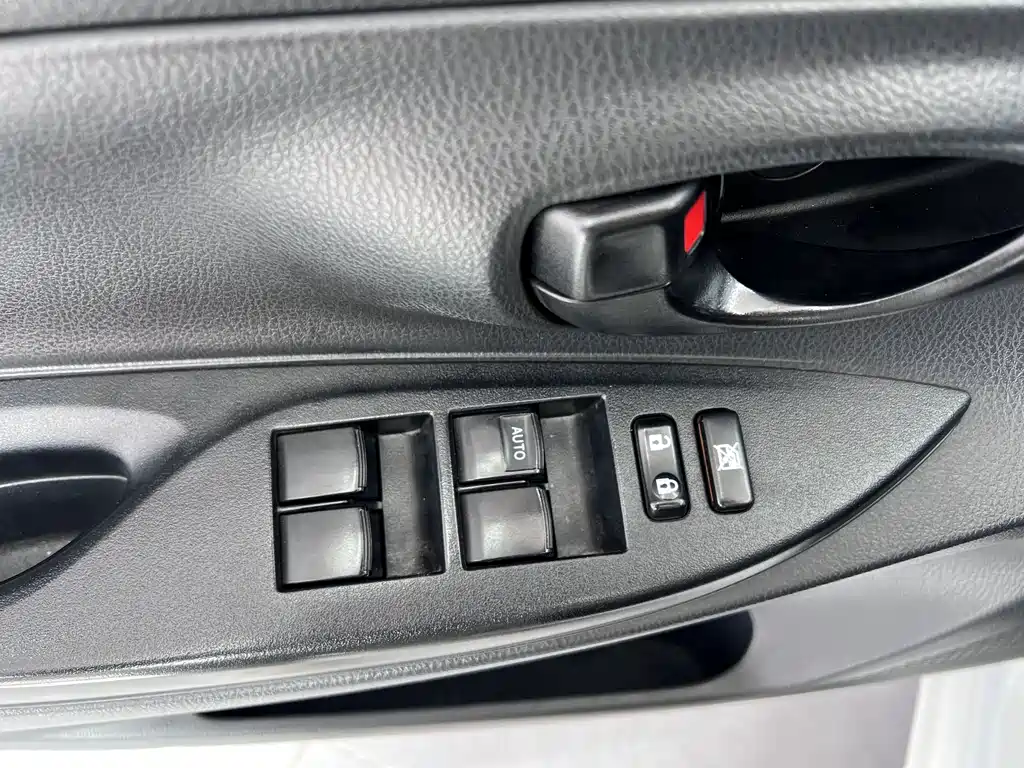 Toyota Yaris L 2017 — фото 14