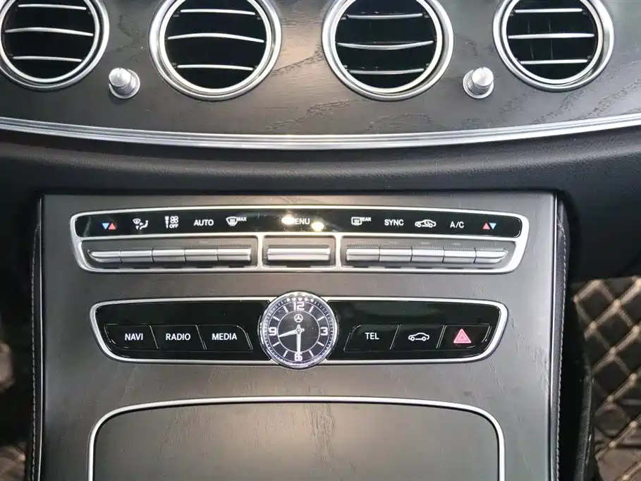 Mercedes-Benz E-Class 2018 — фото 9