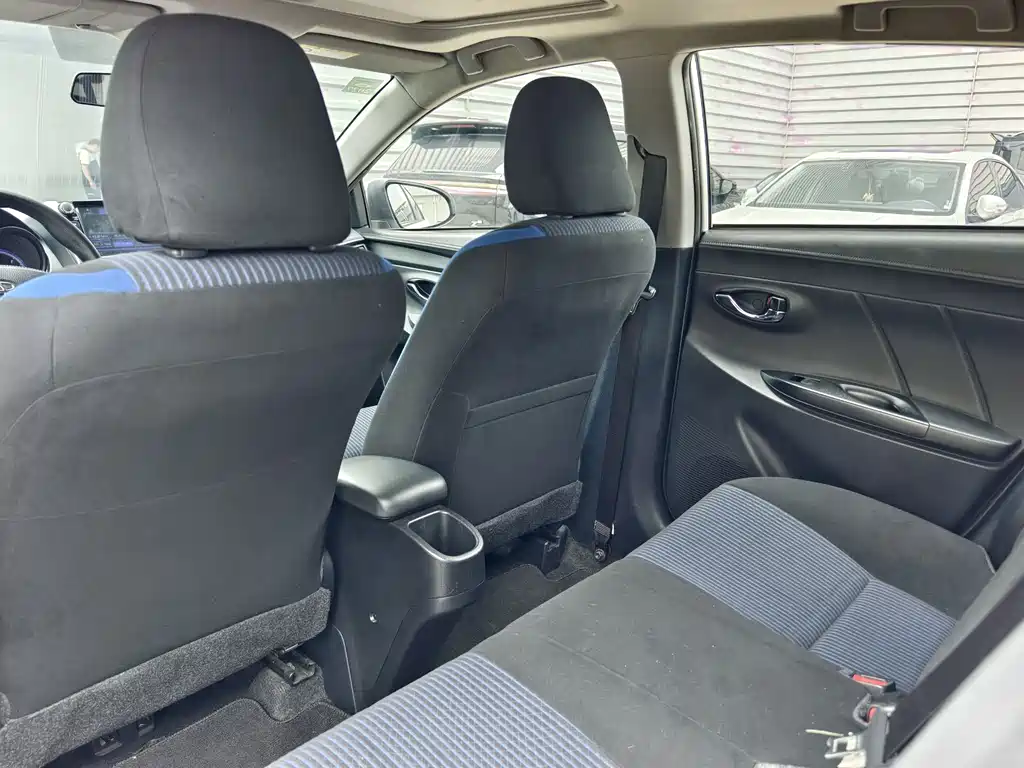 Toyota Yaris L 2019 — фото 10