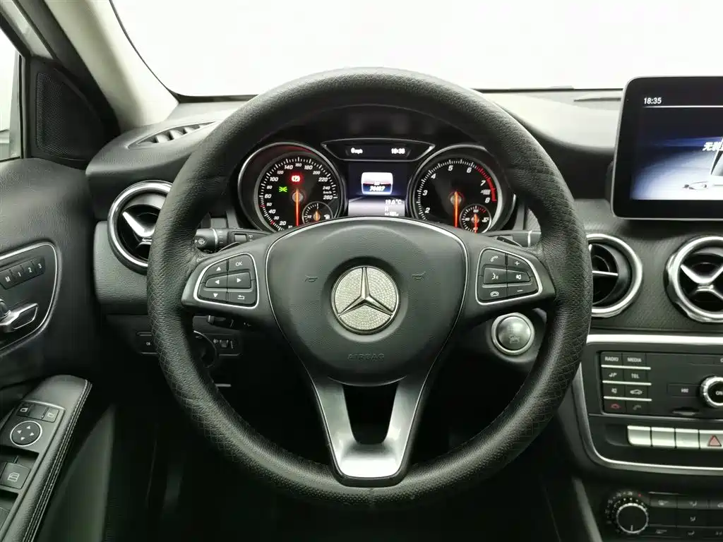 Mercedes-Benz GLA 2018 — фото 11