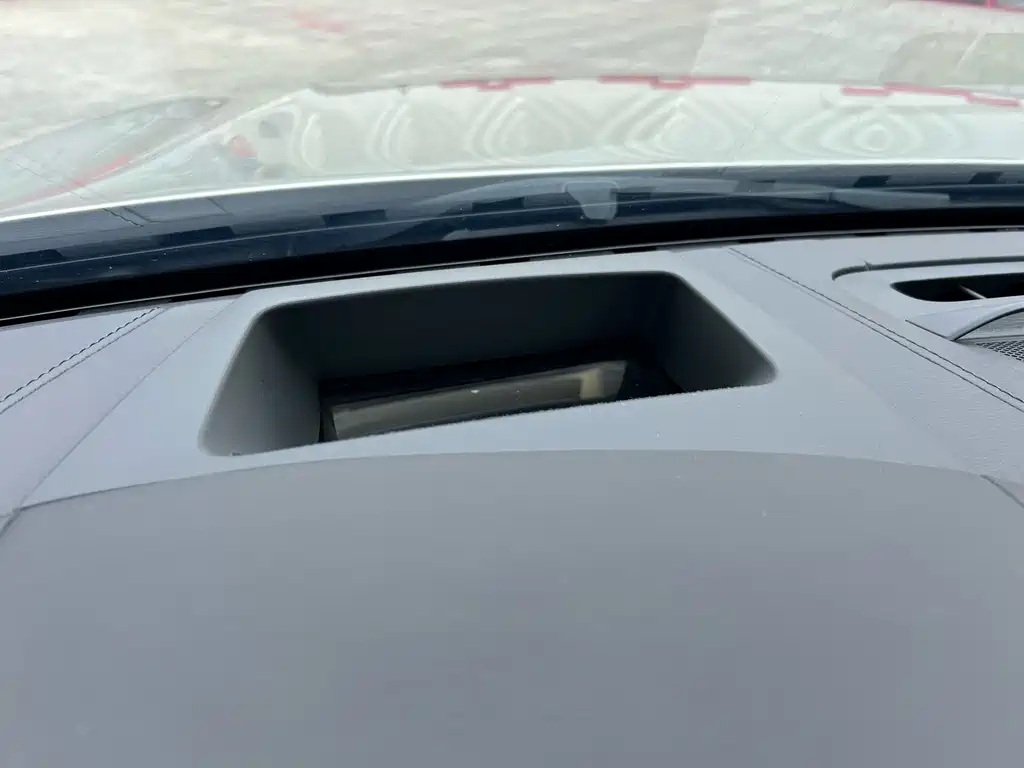 Volvo S90 Plug-In Hybrid 2019 — фото 25