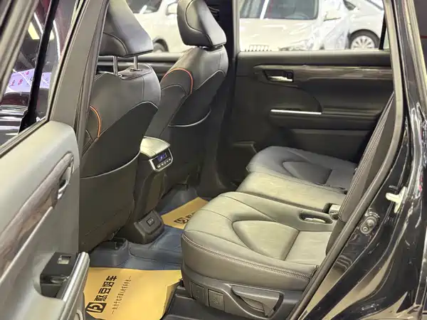 Toyota Crown Kluger 2024