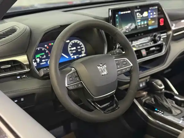 Toyota Crown Kluger 2024