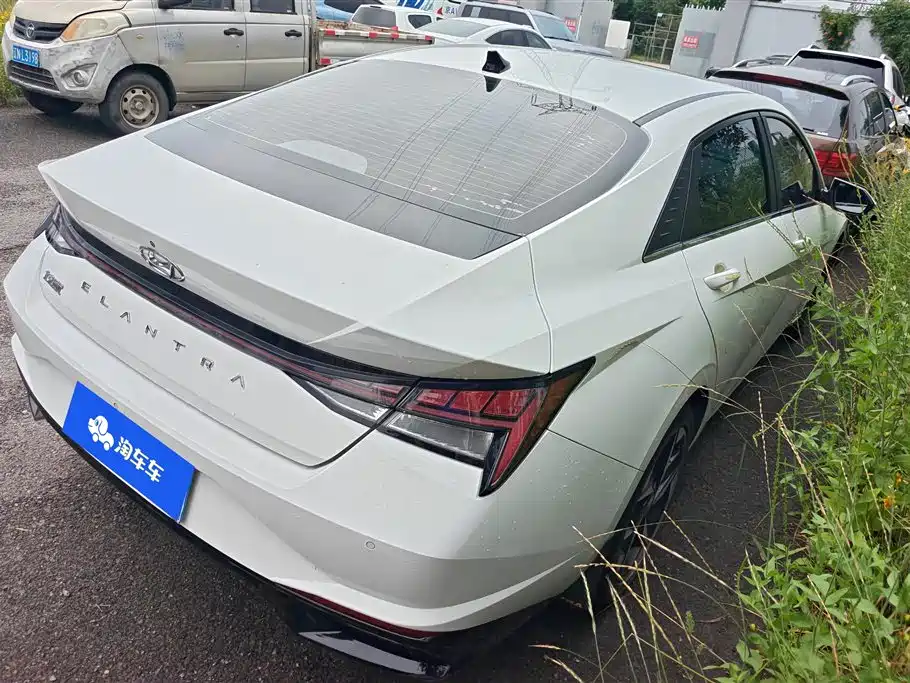 Hyundai Elantra 2022