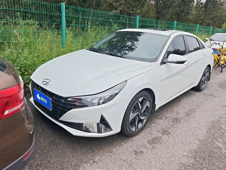 Hyundai Elantra 2022
