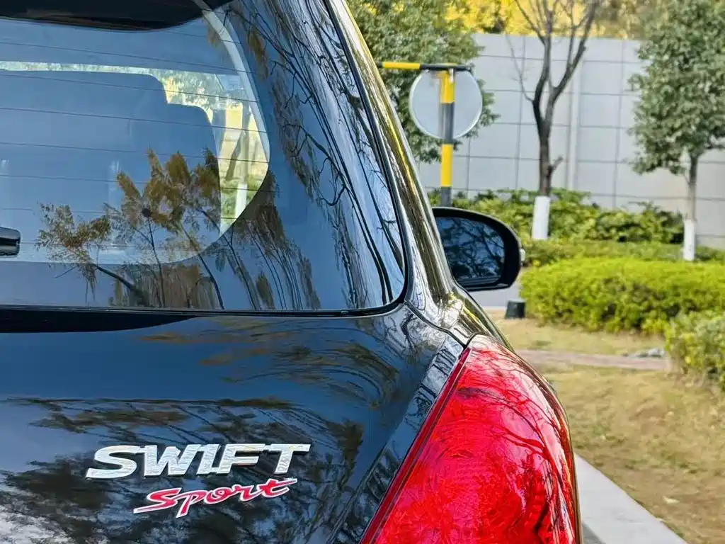 Suzuki Swift 2015 — фото 11