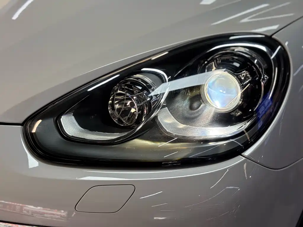 Porsche Cayenne 2017 — фото 16