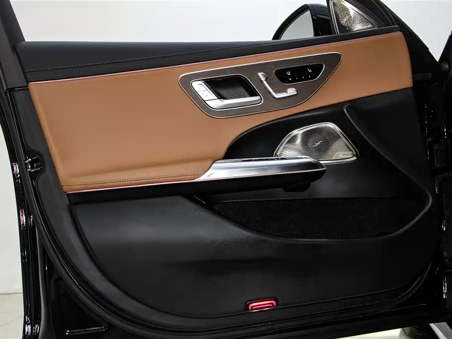Mercedes-Benz E-Class 2024 — фото 16