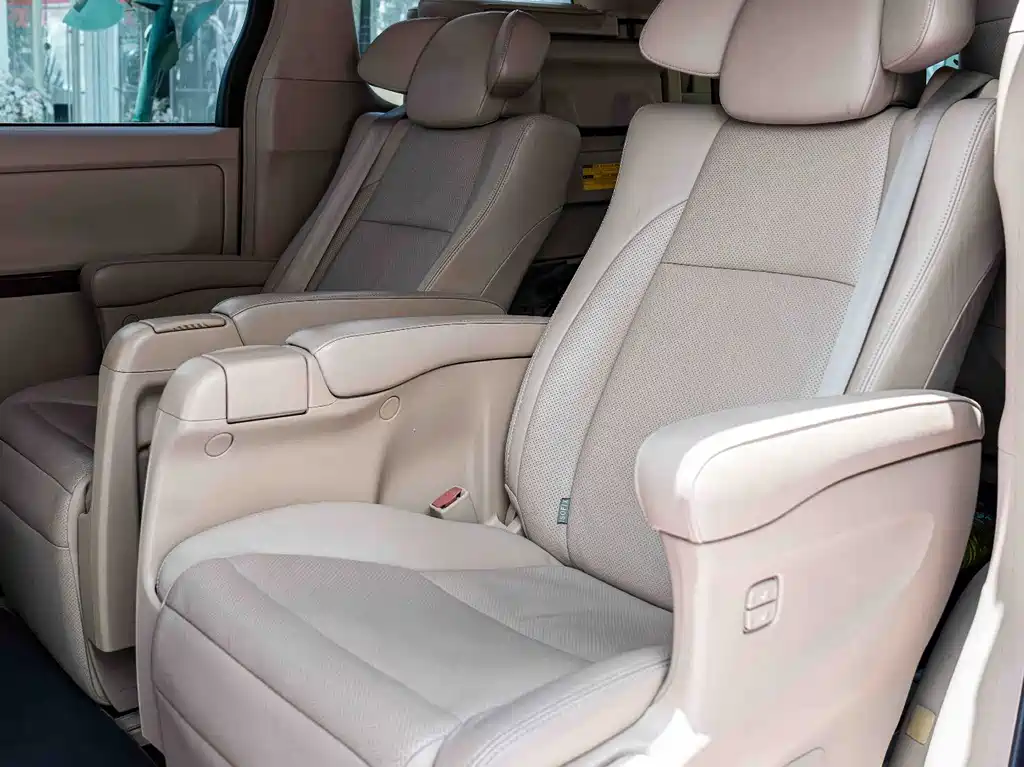 Toyota Alphard 2011 — фото 17