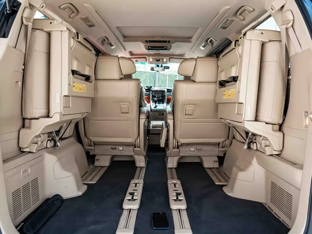 Toyota Alphard 2011 — фото 18