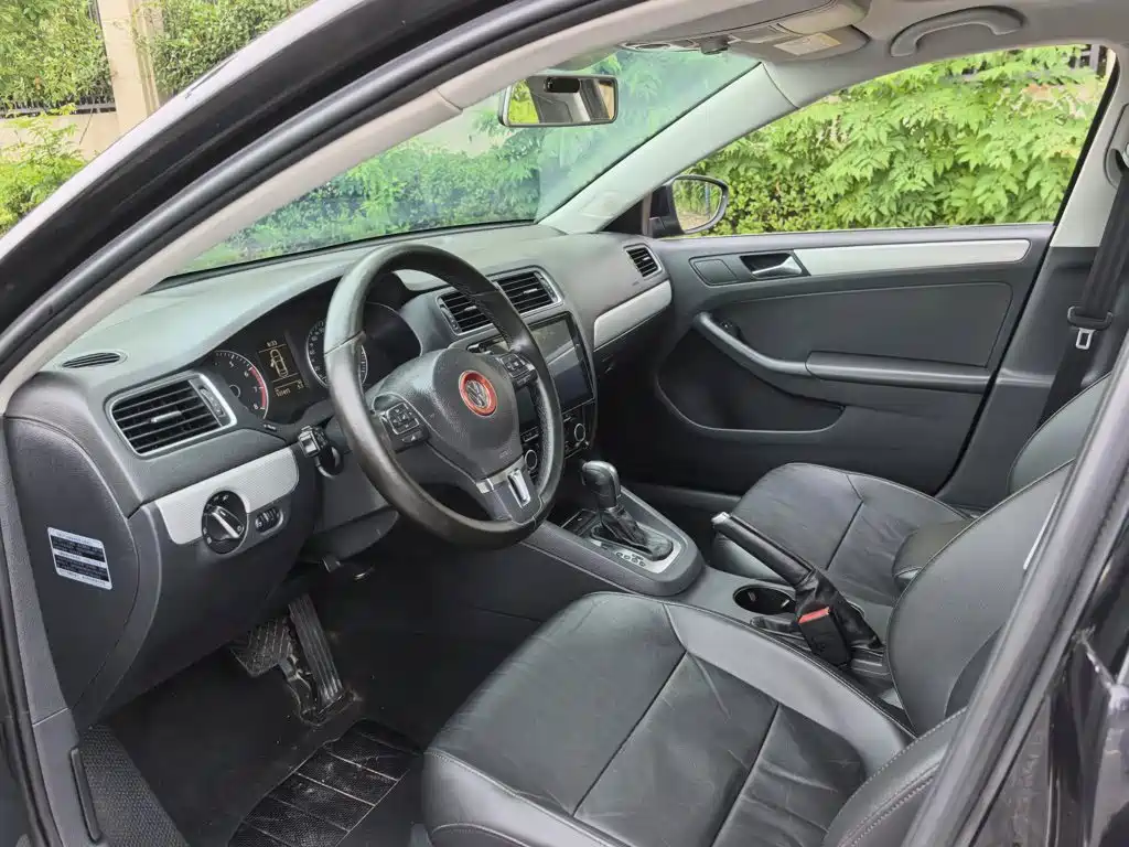 Volkswagen Sagitar 2014