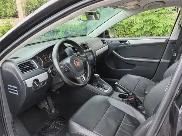 Volkswagen Sagitar 2014