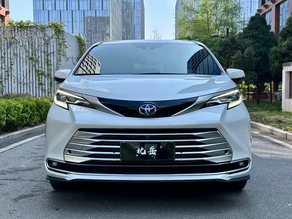 Toyota Sienna 2022 — фото 3