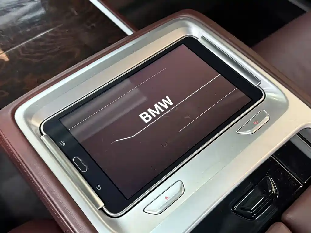 BMW 7 Series 2021 — фото 16