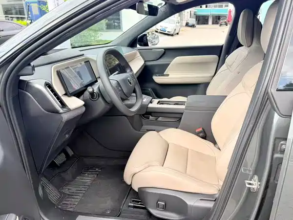 Volvo XC70 Plug-In Hybrid 2025