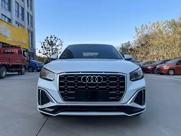 Audi Q2L 2023