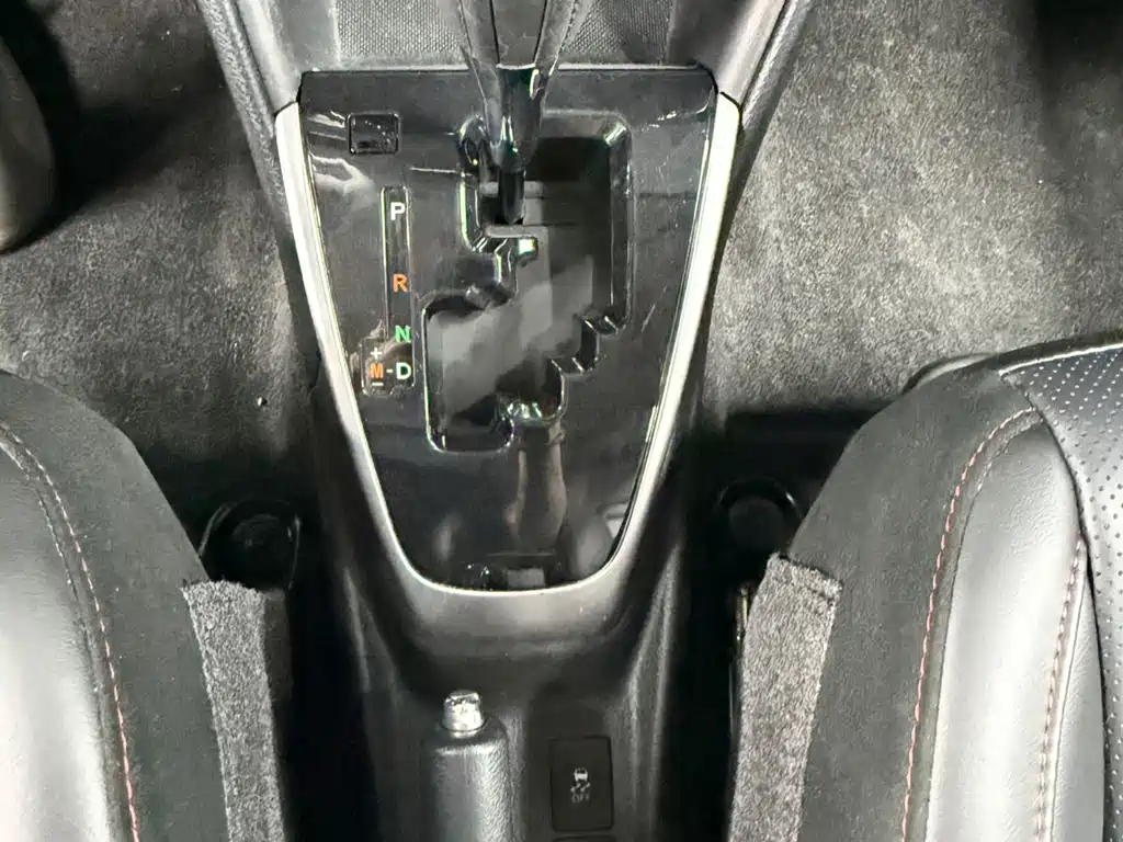 Toyota Yaris L 2021 — фото 11