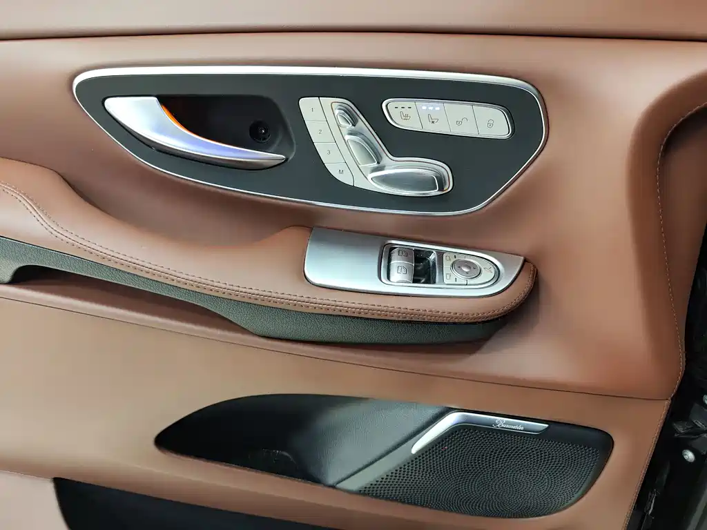 Mercedes-Benz V-Class 2020 — фото 23
