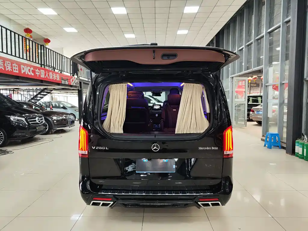 Mercedes-Benz V-Class 2020 — фото 32