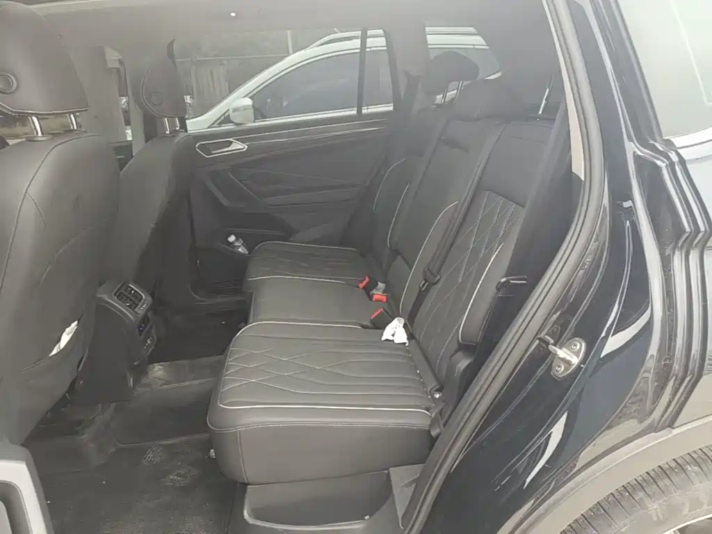 Volkswagen Tiguan L 2023 — фото 17
