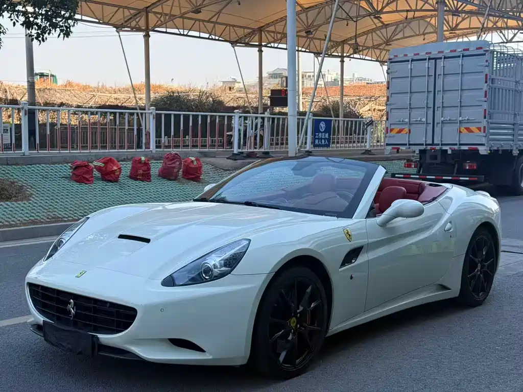 Ferrari California T 2013 — фото 1