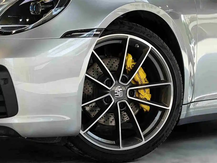 Porsche 911 2024 — фото 11
