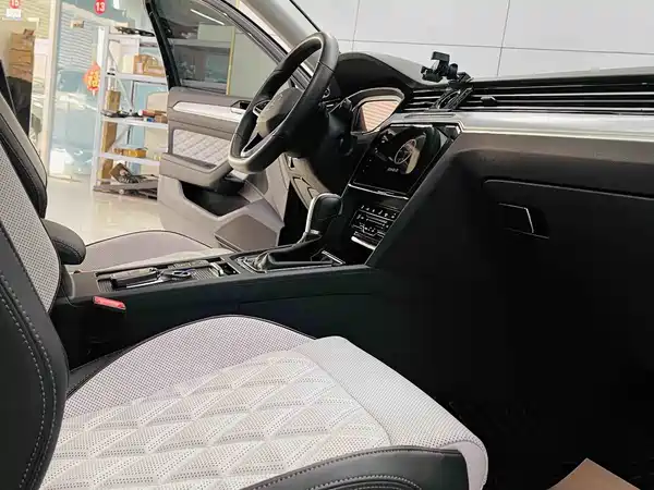 Volkswagen Magotan 2025