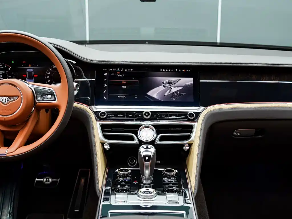 Bentley Flying Spur Plug-In Hybrid 2026 — фото 17