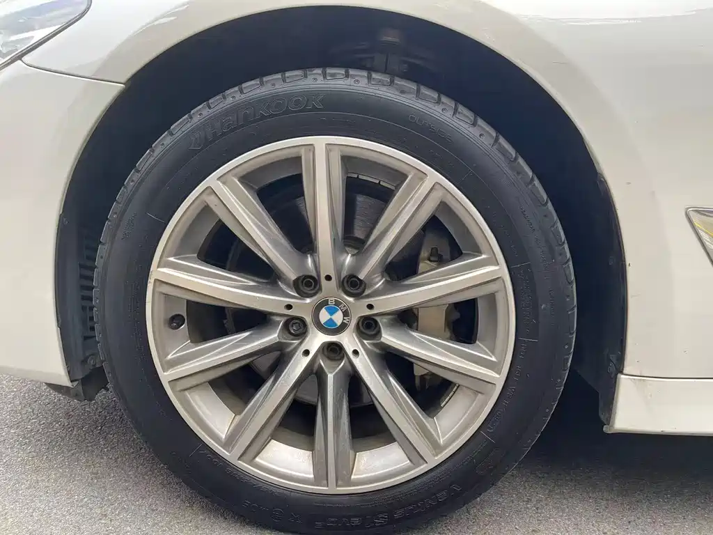 BMW 5 Series 2018 — фото 20