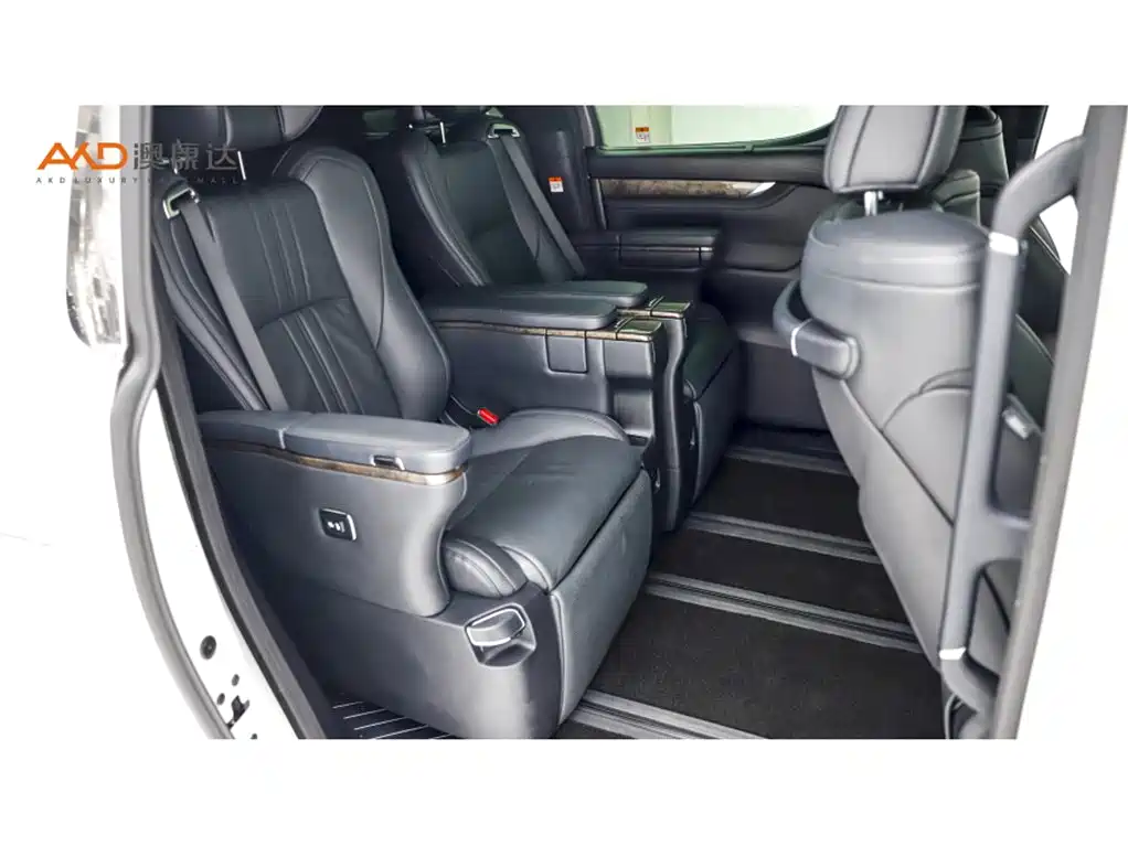 Toyota Alphard 2023 — фото 8