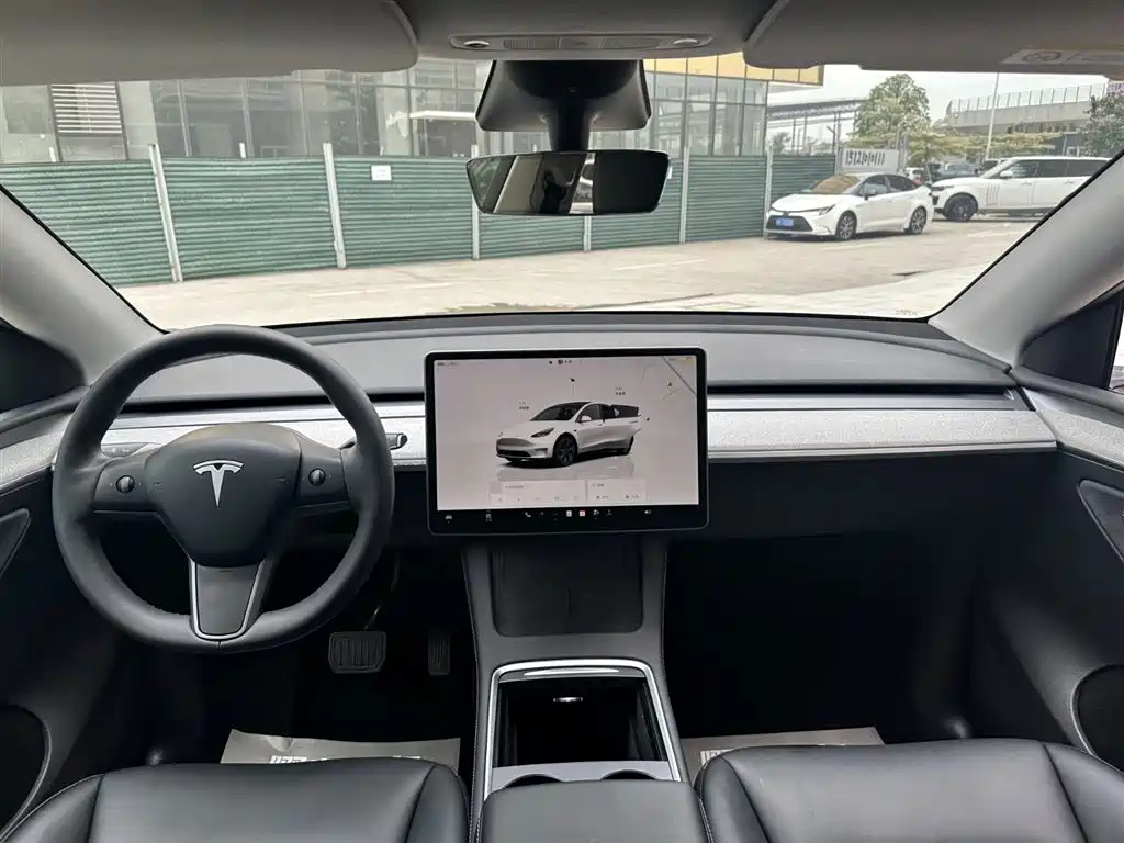 Tesla Model Y 2024 — фото 10