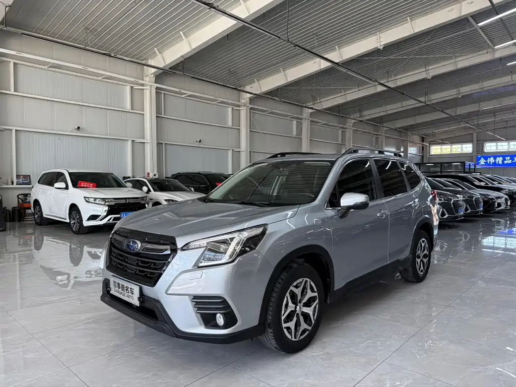 Subaru Forester 2022 — фото 1
