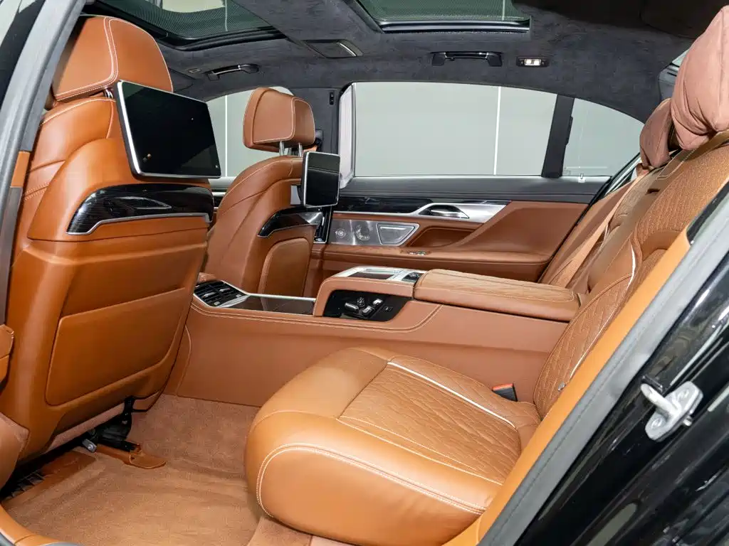 BMW 7 Series 2019 — фото 13